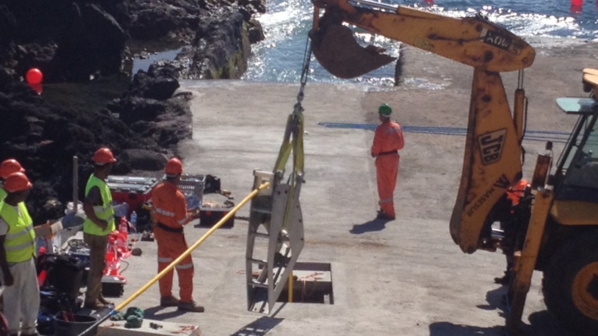 Instalação do cabo submarino para as Flores e Corvo prossegue na ilha do Corvo
