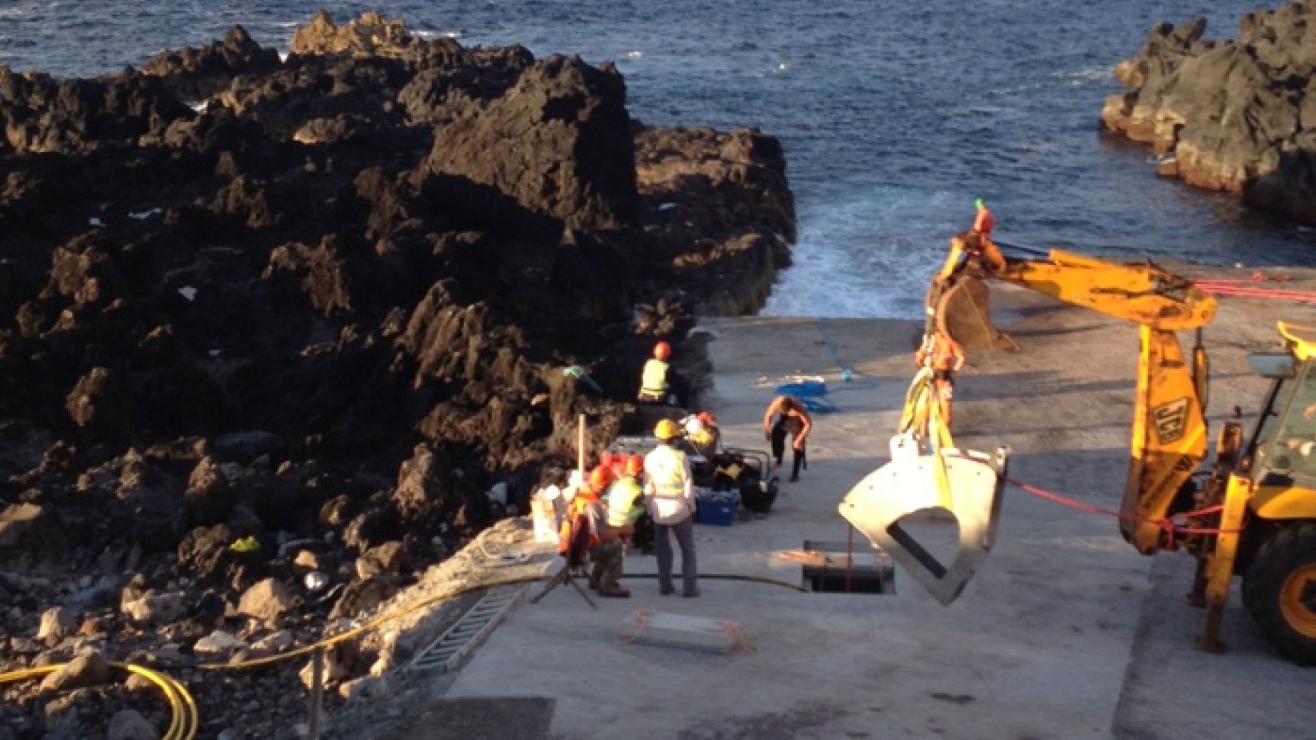 Instalação do cabo submarino avança para as Flores