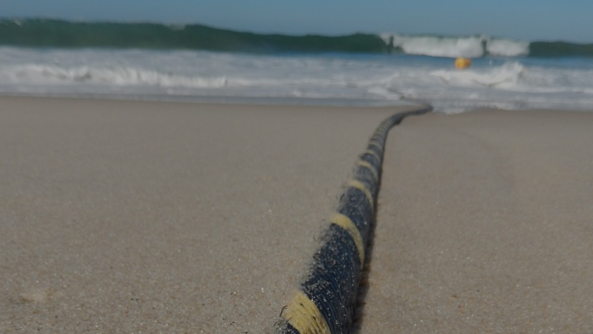 Trabalhos de instalação do cabo submarino serão retomados hoje se as condições o permitirem